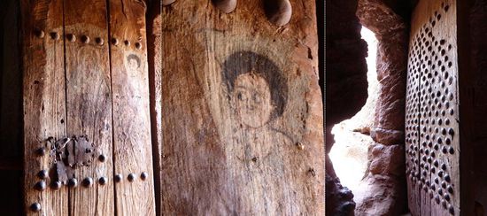 Türen - bemalt und beschlagen