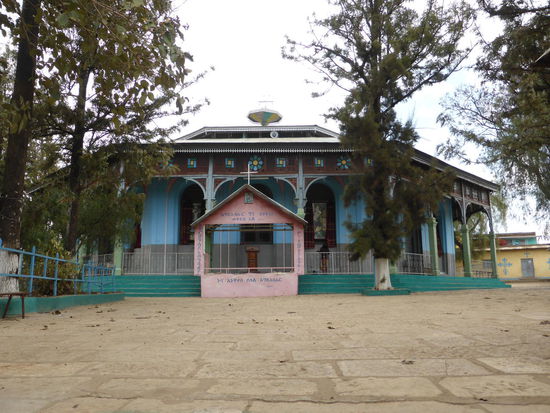 der 8-eckige Bau der Medhane Alem - unter Menelik II. nach den Plänen der Georgskirhe in Addis erbaut