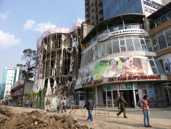 Supermarkt gegenüber dem Hotel