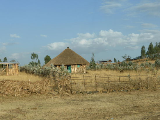 Rundhütten auf der Hochebene