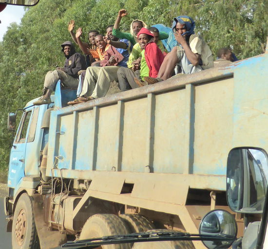 oder völlig überladene - gefährliche - 'Menschentransporte'