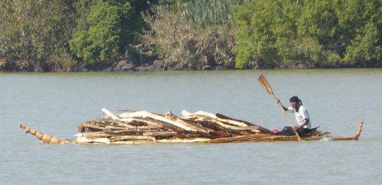 Paryrusboote mit schweren Lasten