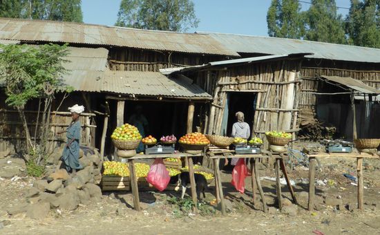 Marktstände an der Durchgangsstrasse
