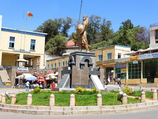 Piazza - Kreuzungspunkt der Straßen von Bahir Dar im Süden, zum Sudan nach Westen und ins Semien-Hochgebirge nach Norden