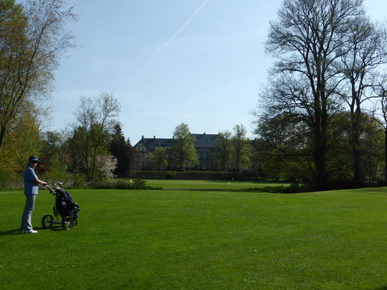 nach halber Runde am Herrenhaus