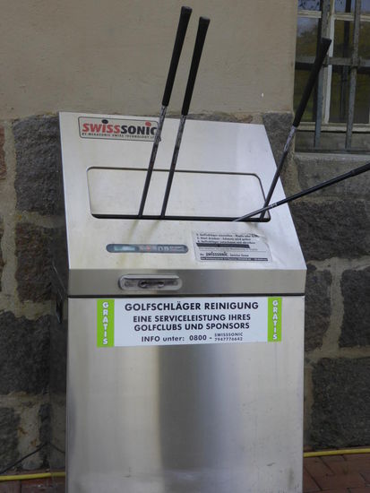 zum ersten Mal gesehen - Ultraschallreinigung der Schläger im warmem Wasser