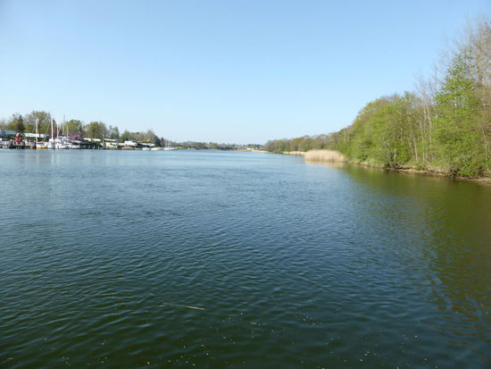 Enge bei Missunde - mit Autofähre