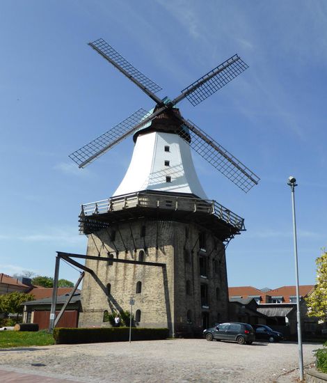 im Unterbau ist heute die Touristeninformation von Kappeln untergebracht - das Mühleninnere kann besichtigt werden