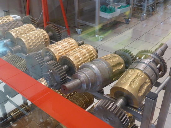 hier die Formen der Bonbons - funktioniert wie eine Nudelmaschine