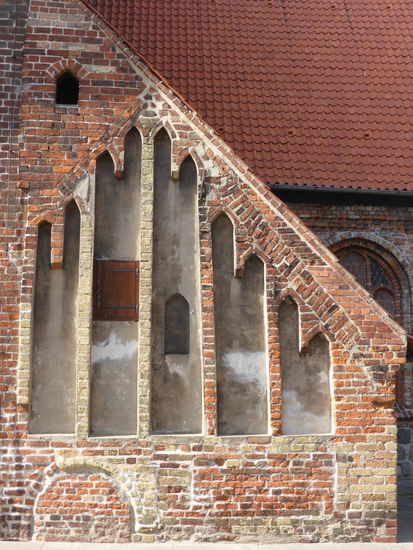 Seitenschiff mit Elementen der Backsteingotik.
