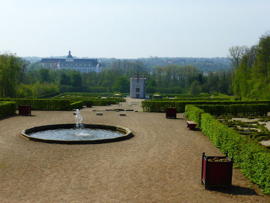 Blick von der obersten Terrasse (Standpunkt der nicht mehr exitierenden Amalienburg) auf Schloß Gottorf (und das im nächsten Kapitel beschiebene Globushaus)
