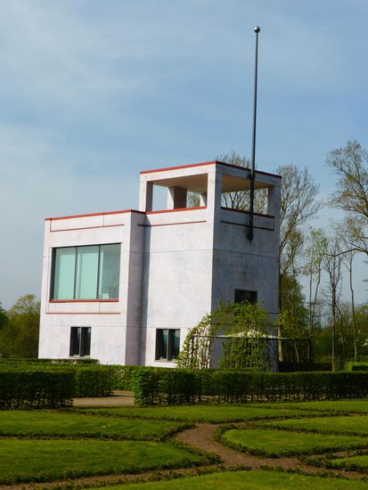 das neue Globushaus zwischen Herkulesteich und Barockgarten