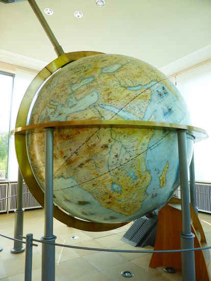der rekonstruierte Globus wird heute elektrisch angetrieben