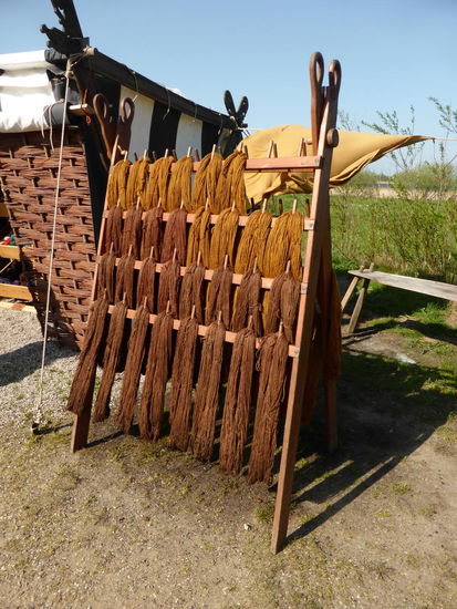 und die Trocknung der gefärbte Wolle