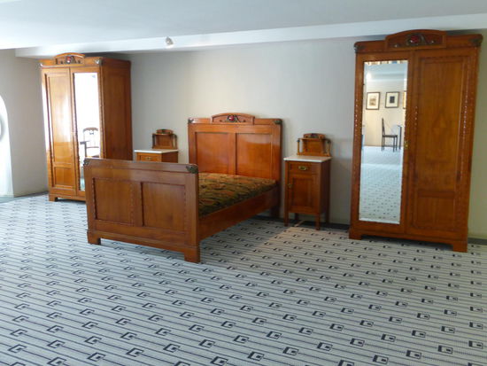 Schlafzimmer - Hans Christiansen (1866-1945) - Kirschbaum mit Intarsien versch. gebeizten Obsthölzern