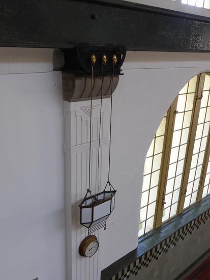 selbst die Lampen sind eindeutig dem Jugendstil zuzuordnen
