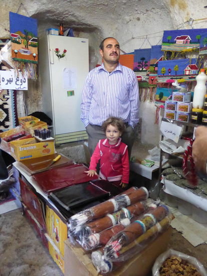 in der Mitte sind die zu großen Platten gegossenen Fruchtgelees zu sehen