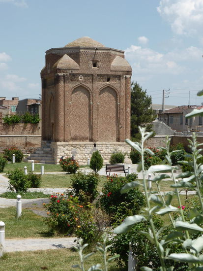 Gonbad-e Sorkh oder Roter Turm