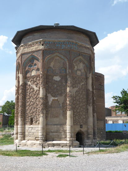 Gonbad-e Kabud oder Blauer Turm