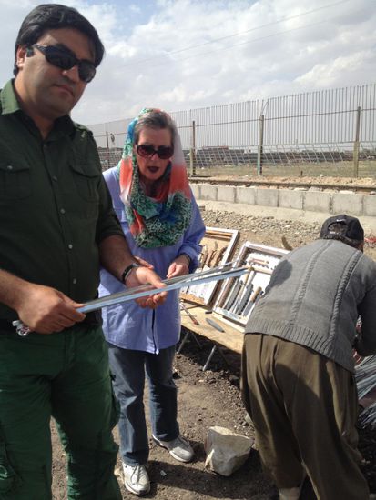 Sami prüft den Einkauf der Grillspieße