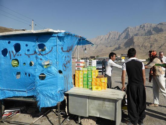 Am Straßenrand kaufen wir noch schnell die speziellen Kermanshah-Kekse