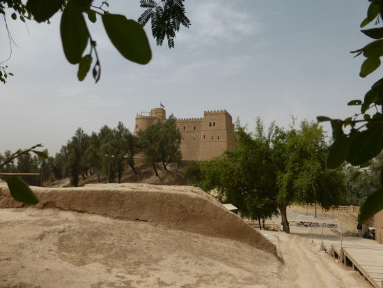 franz. Archäologen bauten dieses burgähnliche Gebäude Ende des 19.Jh.