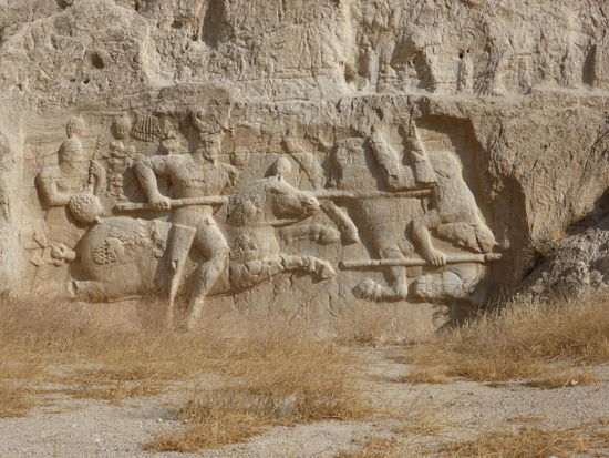 sassanidisches Relief - Hormizd II. (303-310) im Reiterkampf