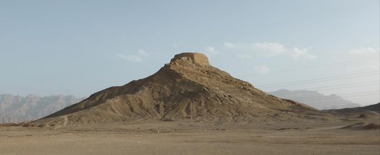 dort oben auf dem Berg wurden die Gebeine der Toten gelagert