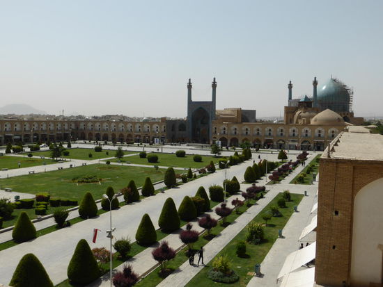 von der Veranda des Ali-Qapu-Palastes (Kakh-e Ali Qapu) aus kann man den Imam-Platz gut überblicken. Von der veranda beobachtet der Hofstaat das Treiben auf dem Platz, wo bei Polospiele besonders belibt waren.