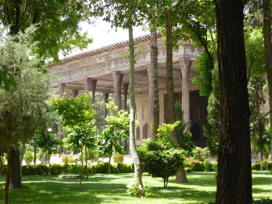 bei den Temperaturen ist es eine Freude durch die vielen schattenspendenden Parks zu schlendern.