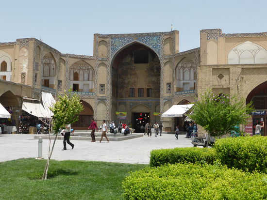 Bazar Eingang am nördlichen Ende des Meydan