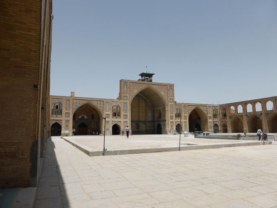 Hakim-Moschee mit Goldasteh (Turm von dem zum Gebet gerufen wird)