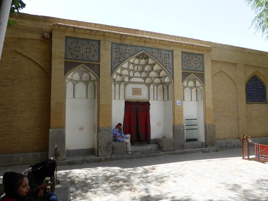 Eingang zum Badehauskomplex