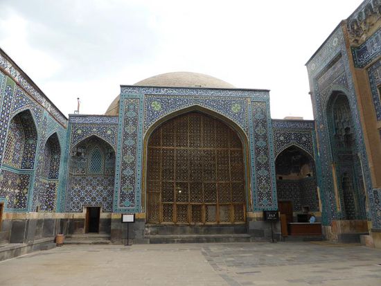 im Haupthof - Blickrichtung nach Norden