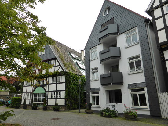Emschestraße 16 bzw. 14