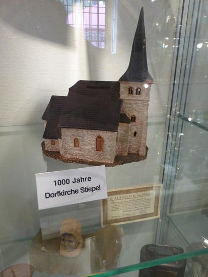 diese Spardose nehmen wir zum Anlaß zur Dorfkirche zu fahren