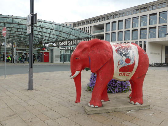 Willy-Brandt-Platz - wiederum geschmückt mit zahlreichen Elefanten