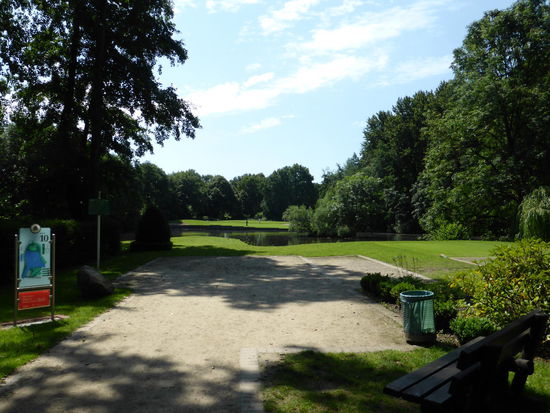am besten hat mir Loch 10 gefallen - nur Abschlag und Grün! dazwischen nichts als Wasser