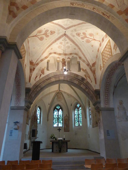 "Mit ihren reichen Malereien, die vom 12. bis 16. Jahrhundert entstanden sind, ist die Stiepeler Dorfkirche in Westfalen einzigartig. Vor allem die fast 800 Jahre alten Malereien aus der Frühzeit der Kirche geben ihr eine Bedeutung, die weit über die Grenzen Deutschlands hinausreicht."
Hilde Claussen (Landesdenkmalamt Münster)