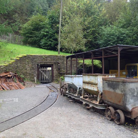 die Stollen können heute zu festgelegten Zeiten befahren werden - da wir jedoch solche Stollenbegehungen schon mehrfach mitgemacht haben, lassen wir dies heute aus