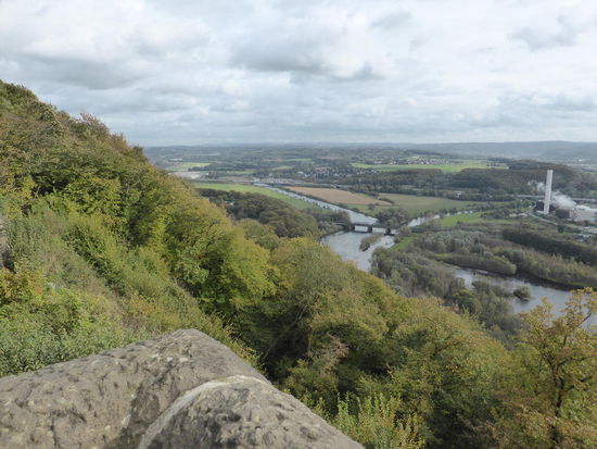 Blick vom Plateau vor dem Denkmal ins Ruhrtal