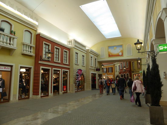 Einkaufscenter Mediterraneo