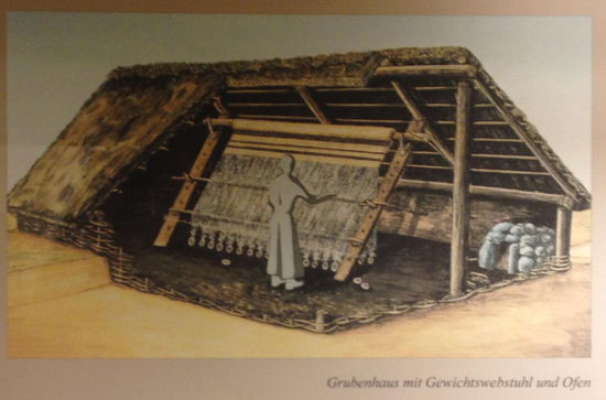 Grubenhaus mit Gewichtswebstuhl und Ofen