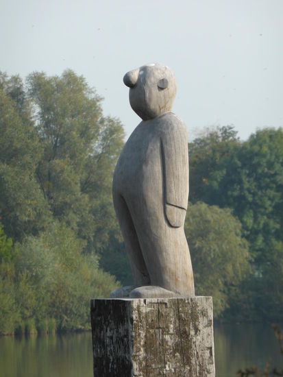 der Seemann von Jonas Koetz.
So wie viele seiner Werke, ist die Figur geschnitzt aus einem alten Dalben aus dem Hamburger Hafen.