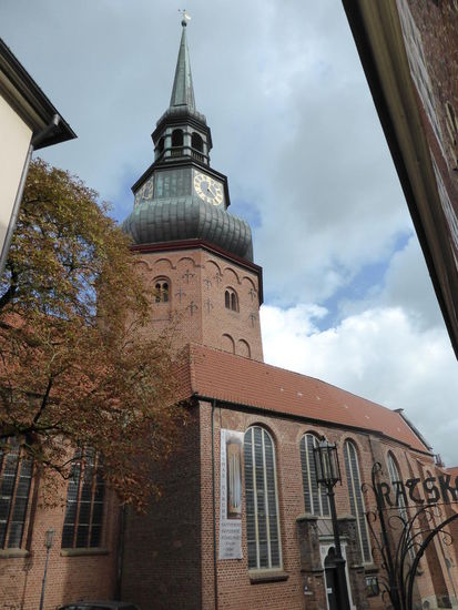 von außen ist die Kreuzform des Grundrisses nicht zu erkennen