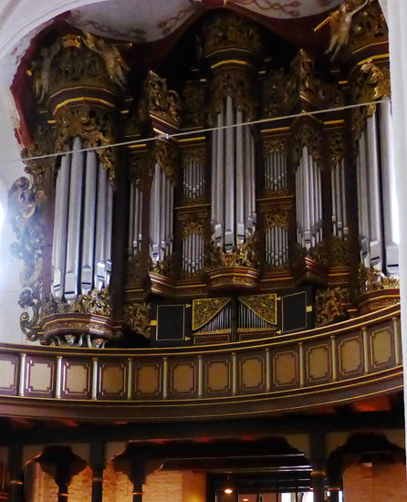 bedeutend ist die von Erasmus Bielfeldt 1734 erbaute Orgel.
