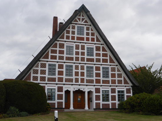 wie auch alte typische Fachwerkhäuser