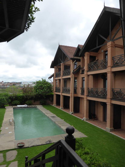 der morgendliche Blick auf den Pool, der uns nachts natürlich verborgen blieb