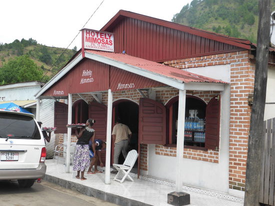 auf Madagaskar ist 'hotely' kein Hotel, sondern eine Imbißstube