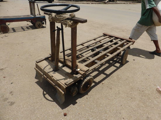 oder auch als Luxusausführung mit Lenkrad und Bereifung